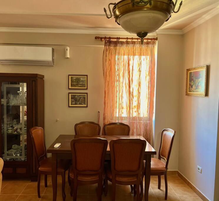 Central Tirana Flat Near Bazaar Exterior foto